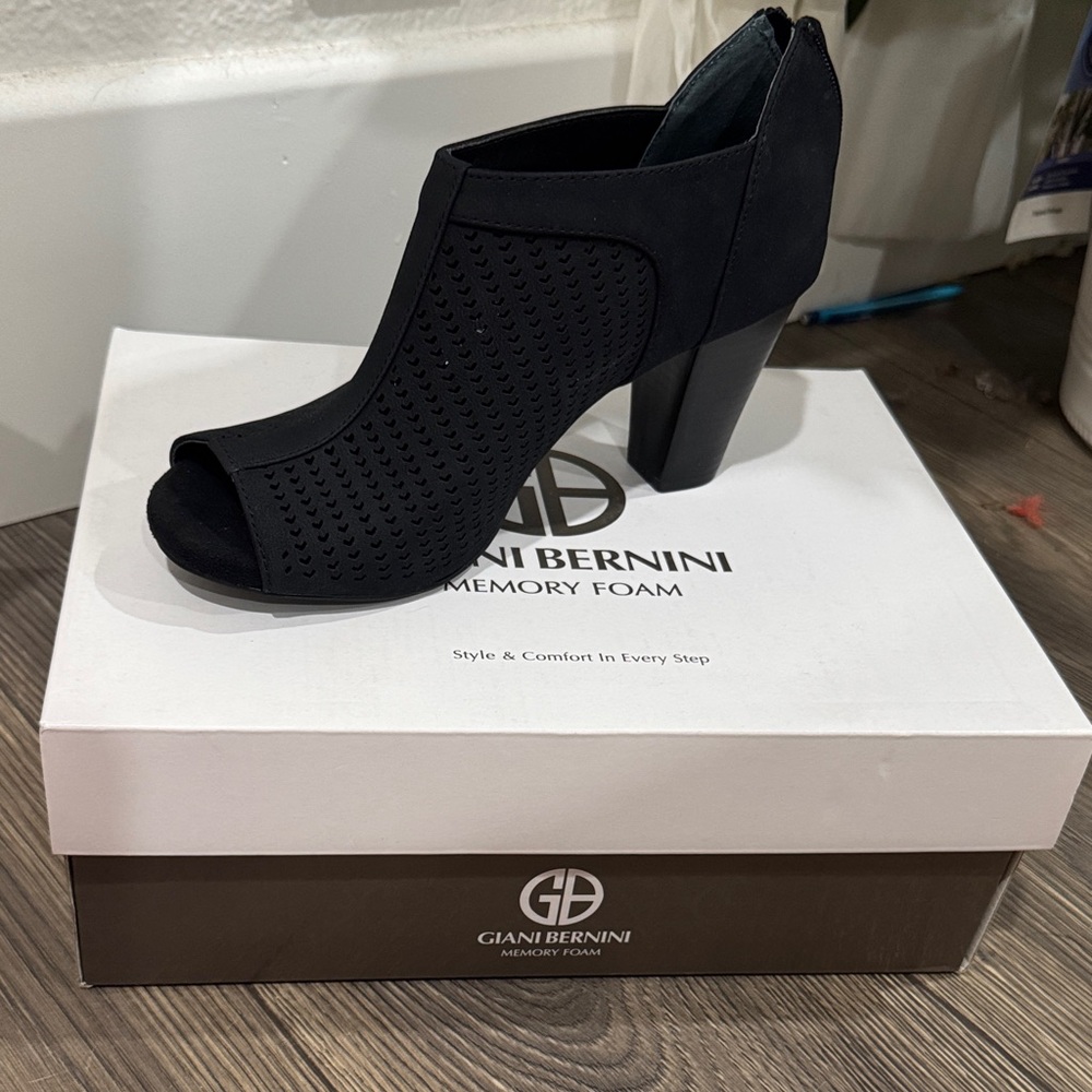 Giani Bernini Black Heeled Boots